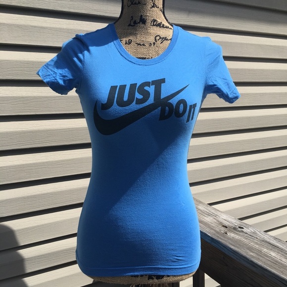 Women's Nike tee shirt - Picture 1 of 3